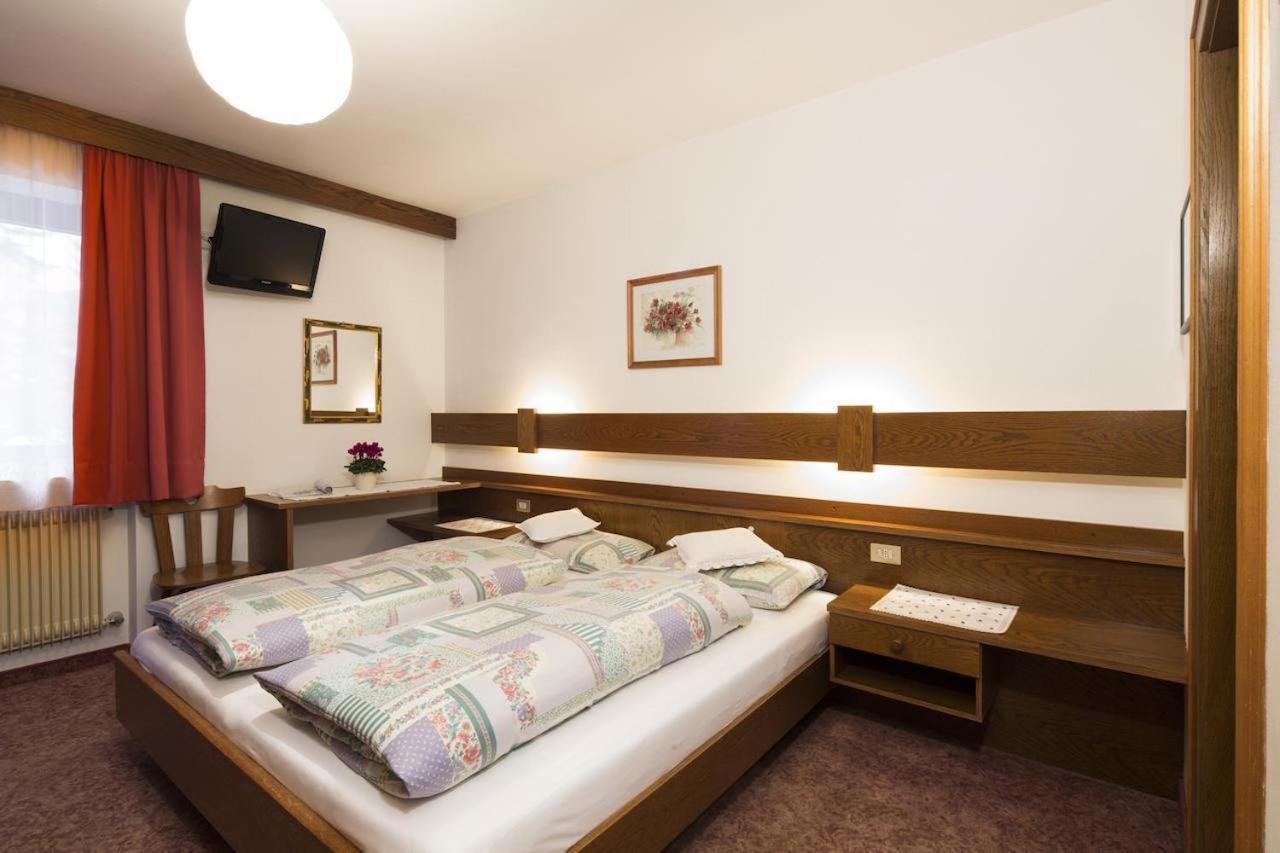 Hotel Ciasa Iris Colfosco Pokoj fotografie