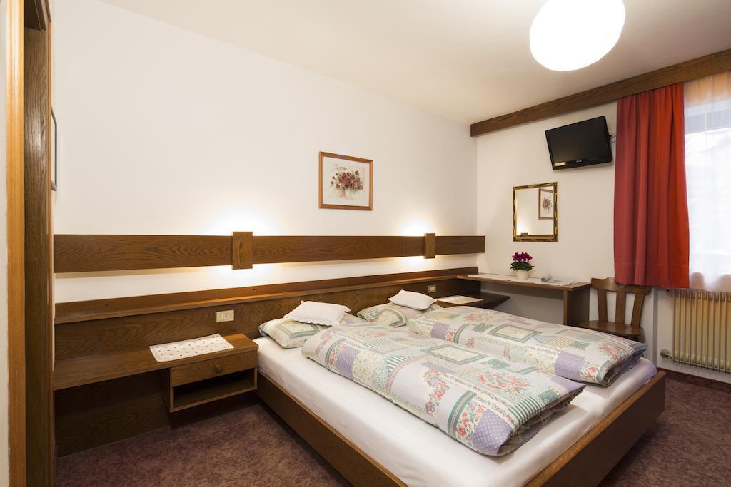 Hotel Ciasa Iris Colfosco Pokoj fotografie