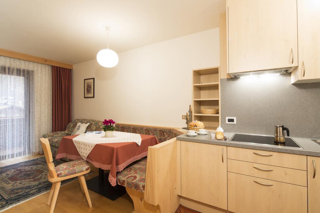 Hotel Ciasa Iris Colfosco Pokoj fotografie