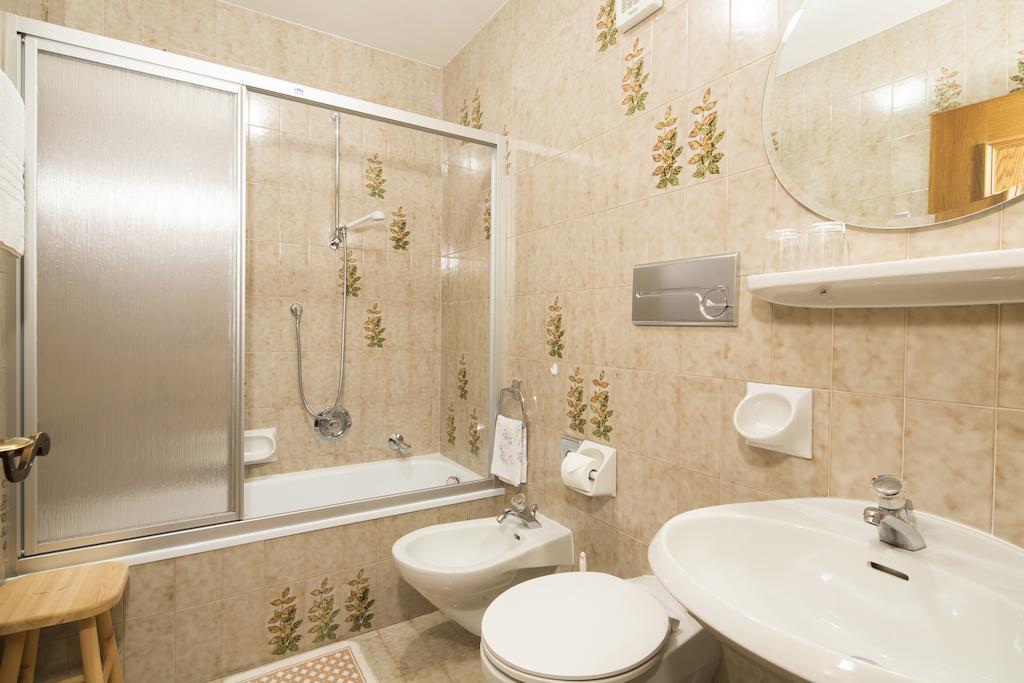 Hotel Ciasa Iris Colfosco Pokoj fotografie